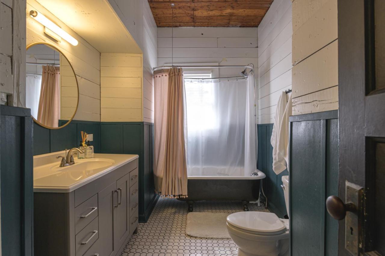 Restored 1930S Uptown Bungalow 2 Min. To Magnolia เวโก ภายนอก รูปภาพ