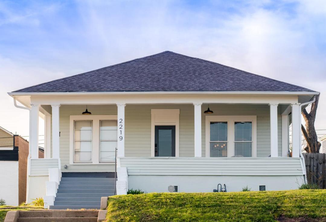 Restored 1930S Uptown Bungalow 2 Min. To Magnolia เวโก ภายนอก รูปภาพ